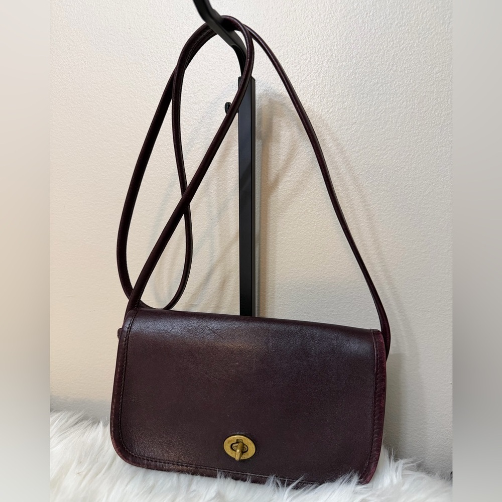 Vintage Coach Dinky Turn Lock Crossbody Bag Mahogany Leather 9375